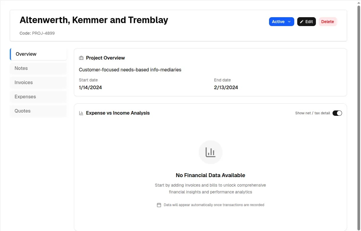 Invoice Master project overview showing project status, dates, financial summary area, and tabs for notes, invoices, expenses, and quotes